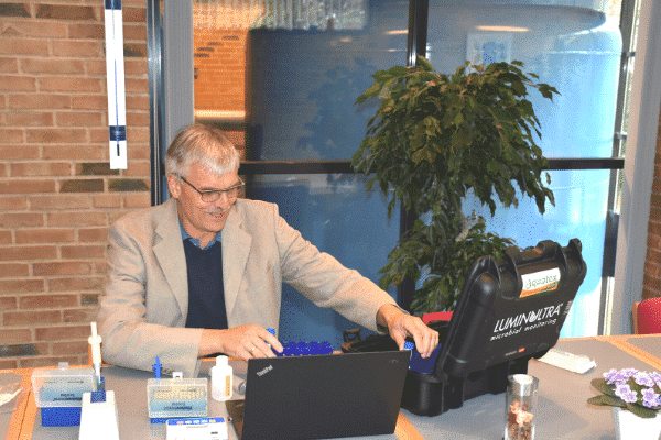 Lars laver LuminUltra vandanalyser
